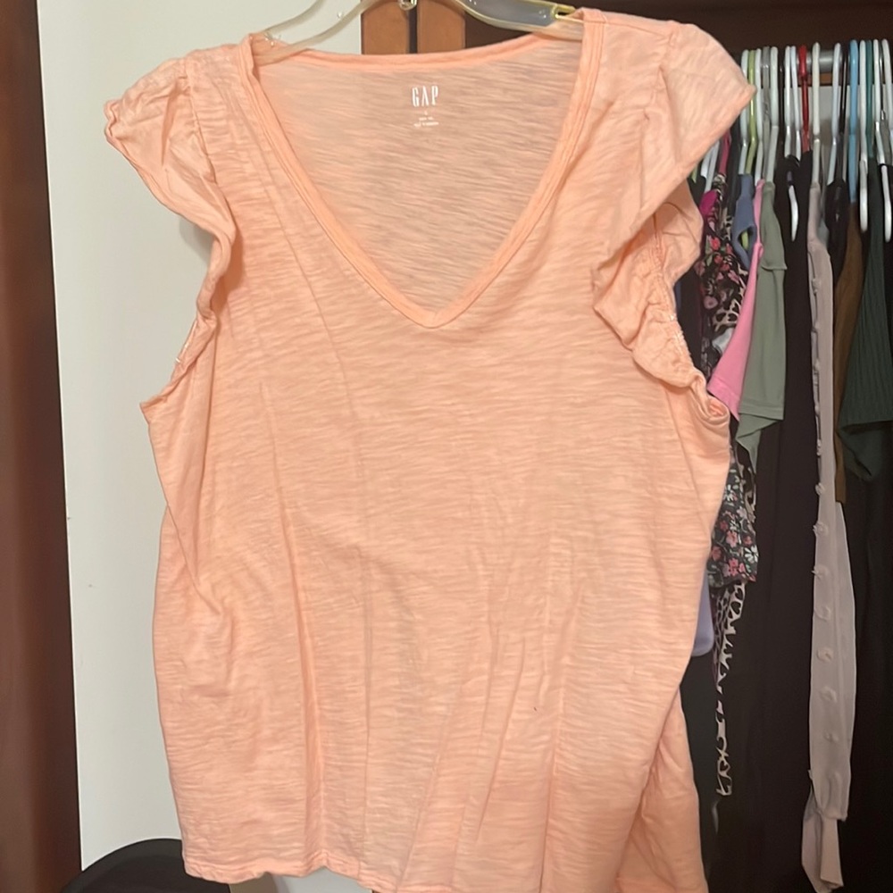 Gap gently worn ruffle sleeve tee